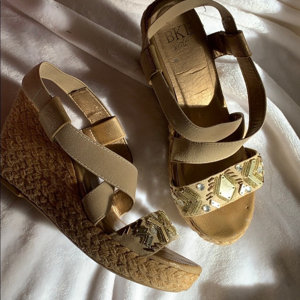 Buckle wedges